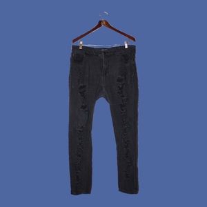 | RIPPED BLACK SKINNY JEANS |